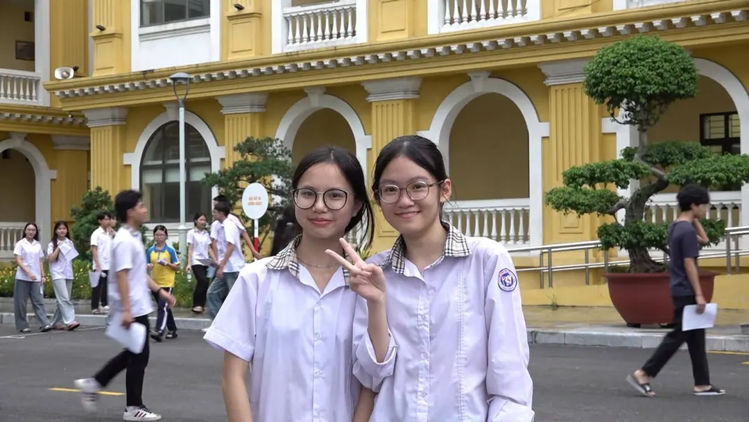 Sáng nay, thị trường xôi gấc + chè đỗ cháy hàng nên trông mấy " Bé Mèo " tự tin lắm – ảnh 1