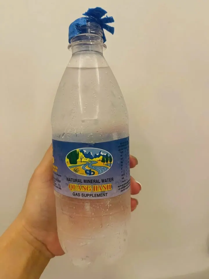 Khổ thân chai nước khoáng – ảnh 1
