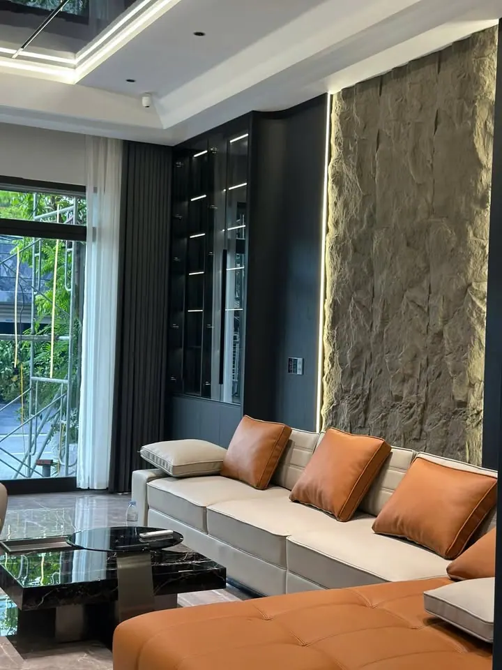 Uầy ngồi đợi đón bạn gái, chill chill bắt được quả nhà đỉnh thật – ảnh 18