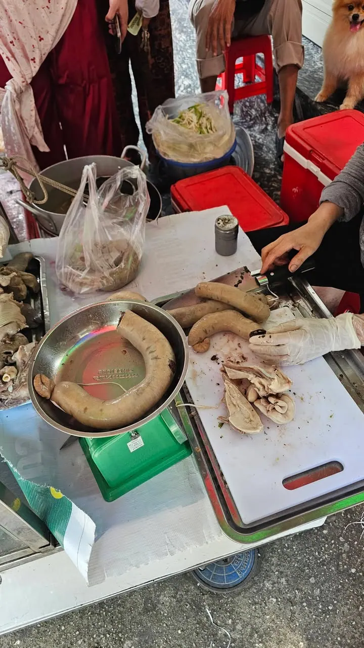 Đặc sản Cửa Ông hay sao ấy? Xếp hàng mãi mới đến lượt – ảnh 2