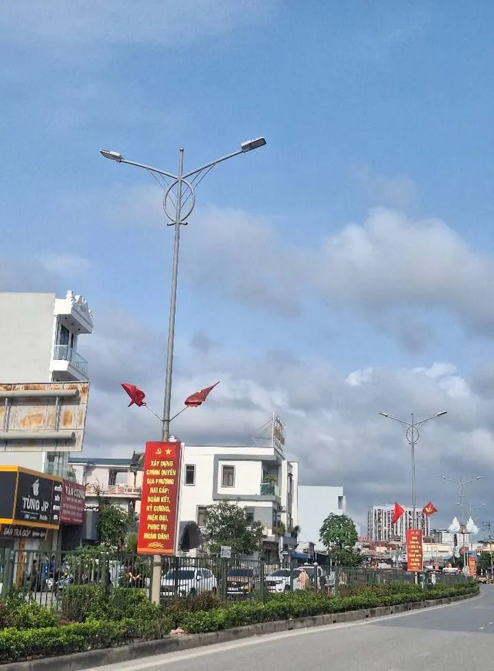 Đường ngoài Cẩm Phả ngay lúc này, nghỉ lễ mn đi lại từ từ thôi – ảnh 2