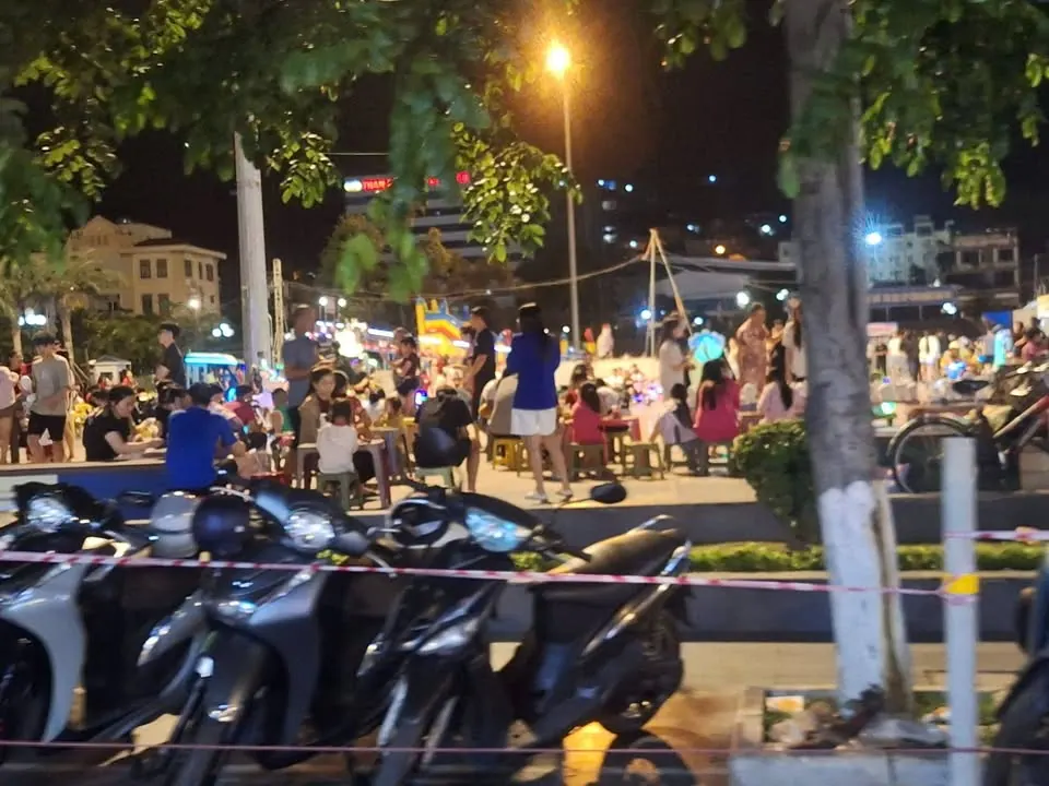 Tưởng dân Cẩm Phả đi Carnaval hết rồi nhưng sao hội chợ và TTP đông thế – ảnh 1