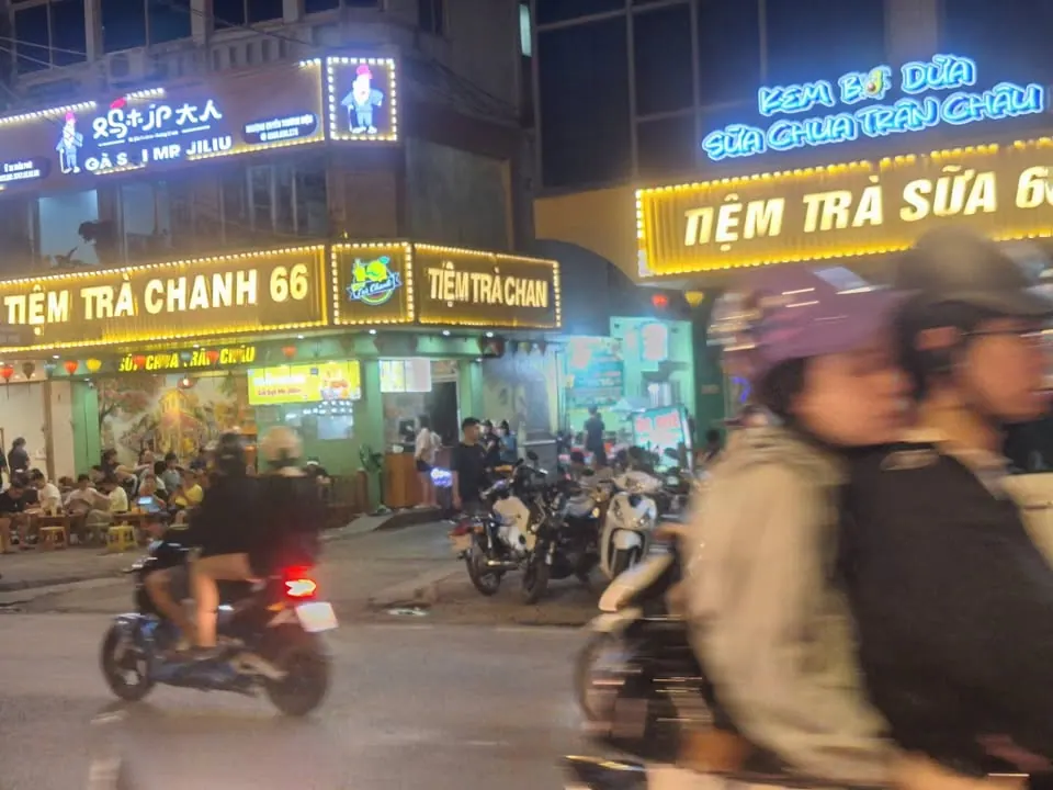 Tưởng dân Cẩm Phả đi Carnaval hết rồi nhưng sao hội chợ và TTP đông thế – ảnh 2