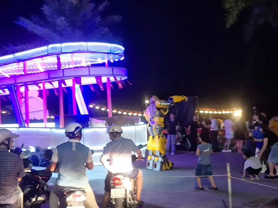 Tưởng dân Cẩm Phả đi Carnaval hết rồi nhưng sao hội chợ và TTP đông thế – ảnh 4