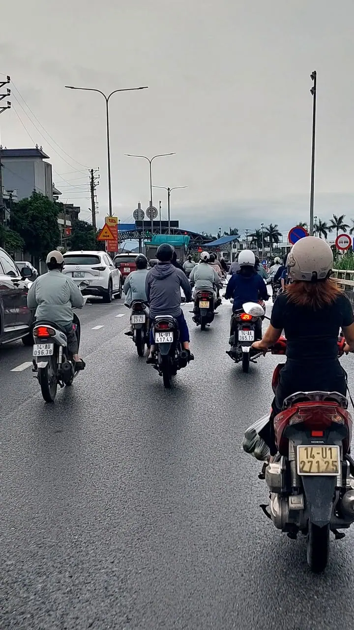 Ấy za! Nhìn không kỹ lại tưởng đang đi trên đường Láng – ảnh 1